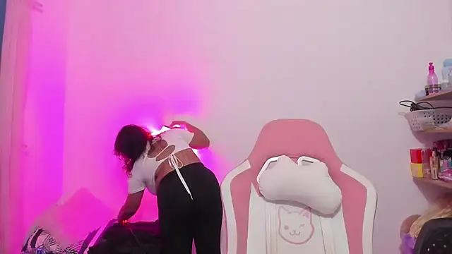 Snapshot of im_angels77 chatting on November 2025 05:21:01 AM im angels77 online show from November 2025 05:21:01 AM