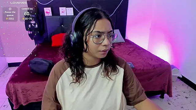 Snapshot of im_angels77 chatting on February 2025 01:44:02 AM im angels77 online show from February 2025 01:44:02 AM