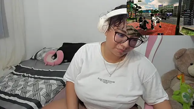 Snapshot of im_angels77 chatting on October 2025 04:33:01 AM im angels77 online show from October 2025 04:33:01 AM