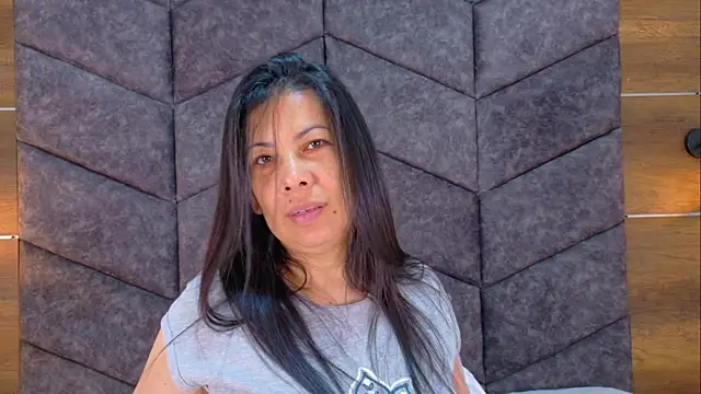 JaylaScott   online show from April 2026 11:47:01 AM