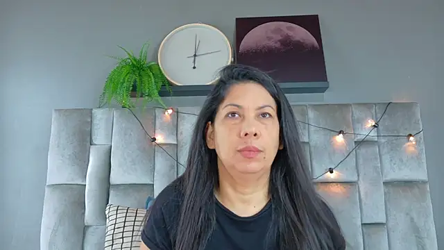 JaylaScott   online show from April 2026 11:45:01 AM