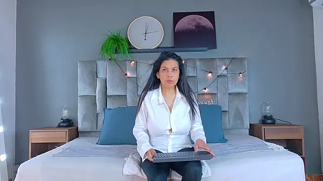 JaylaScott   online show from April 2026 11:39:02 AM