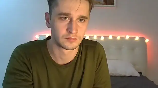 Snapshot of Frank07021 chatting on December 2024 11:28:02 PM Frank07021 online show from December 2024 11:28:02 PM