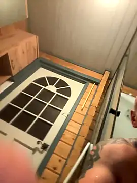 JakubW79 online show from October 2025 05:36:02 PM