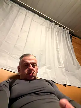 JakubW79 online show from October 2025 06:25:02 AM