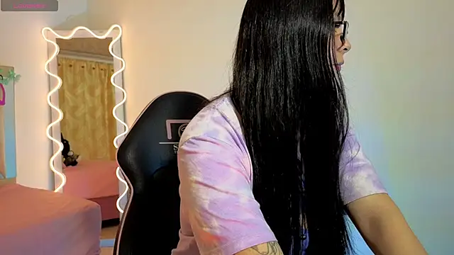 hina tay online show from November 2025 03:21:01 AM