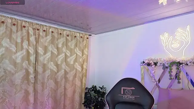 hina tay online show from February 2026 03:09:02 AM