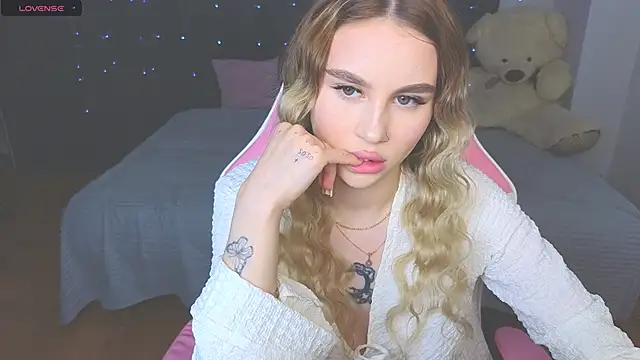 Snapshot of doll_barbieee chatting on May 2026 04:58:01 PM doll barbieee online show from May 2026 04:58:01 PM
