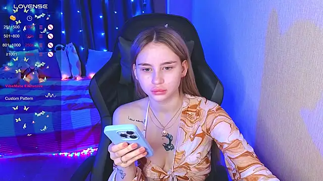 Snapshot of doll_barbieee chatting on December 2024 02:25:01 AM doll barbieee online show from December 2024 02:25:01 AM