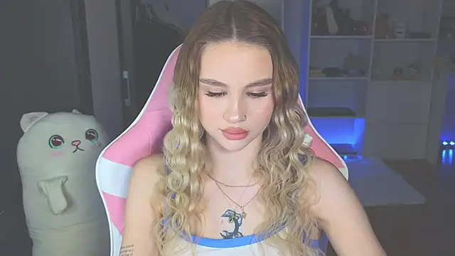 Snapshot of doll_barbieee chatting on June 2026 05:35:02 PM doll barbieee online show from June 2026 05:35:02 PM