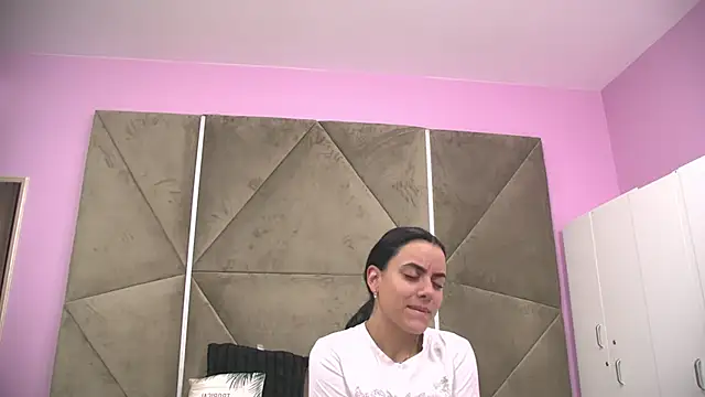 ElyzaIbarra online show from October 2025 04:50:01 AM
