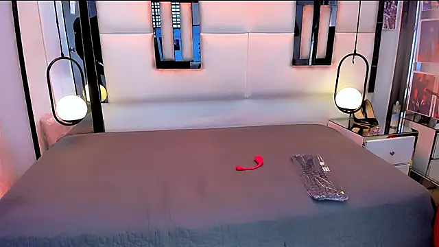 alixxon1 online show from October 2025 02:35:02 PM