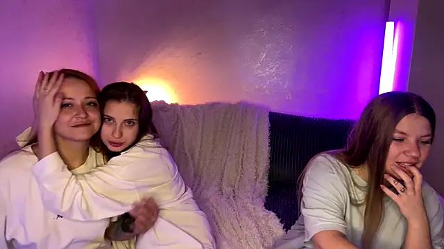   2sya   online show from November 2025 01:25:02 PM