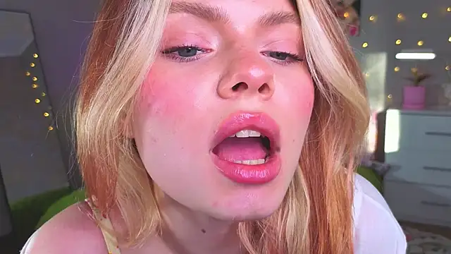 Red  Candy online show from May 2026 03:52:01 PM