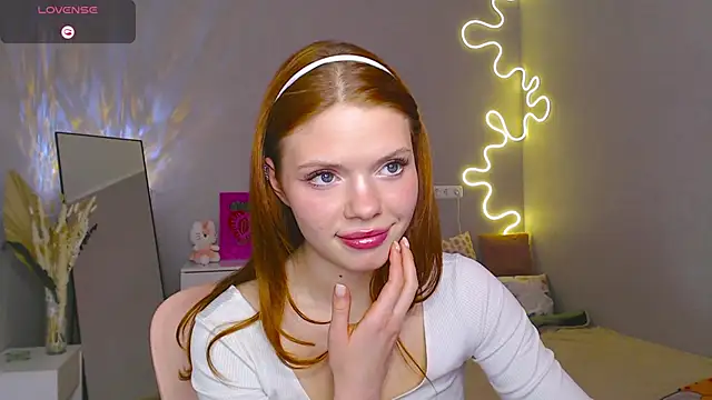 Red  Candy online show from March 2025 03:35:01 PM