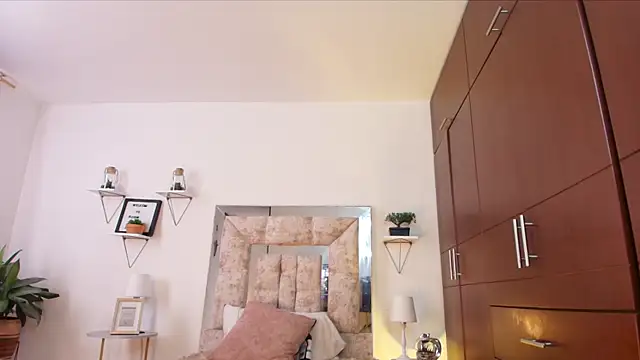 Snapshot of vianca_cruzz chatting on October 2025 01:44:02 PM vianca cruzz online show from October 2025 01:44:02 PM