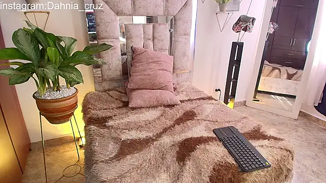 mariana cruzz online show from December 2025 03:14:02 PM