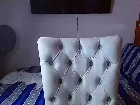 Velk hot online show from April 2026 12:32:02 PM