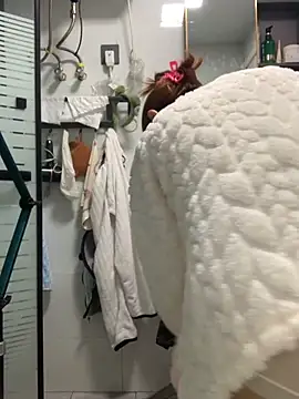 Aimeil online show from November 2025 04:43:02 PM