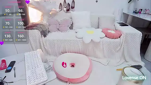 Feifei-cn online show from November 2025 01:26:01 PM