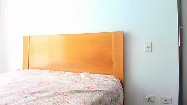 Liloo8923 online show from March 2026 05:49:01 PM