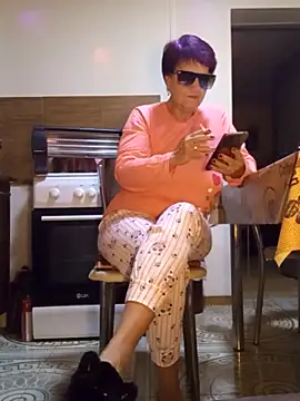 Snapshot of Ely_Elenita chatting on November 2025 05:57:02 AM Ely Elenita online show from November 2025 05:57:02 AM