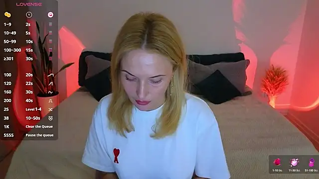 Snapshot of AlisssaRose chatting on November 2025 10:46:02 PM AlisssaRose online show from November 2025 10:46:02 PM