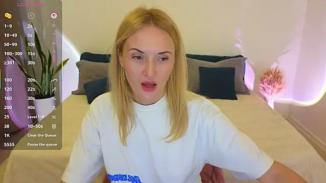 Snapshot of AlisssaRose chatting on December 2025 09:14:01 PM AlisssaRose online show from December 2025 09:14:01 PM