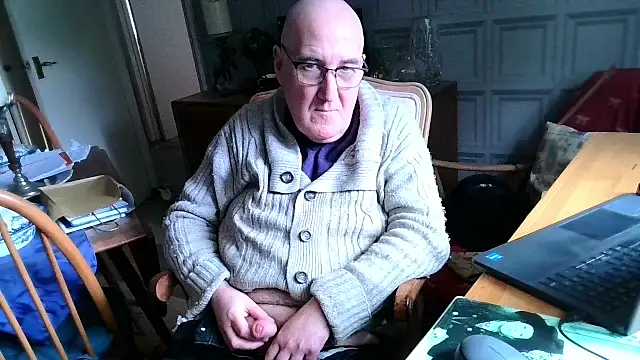 Adamdaddybear online show from February 2025 01:22:01 PM