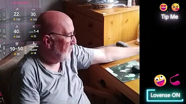 Adamdaddybear online show from September 2025 08:13:02 AM