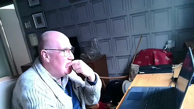 Adamdaddybear online show from March 2025 01:14:02 PM