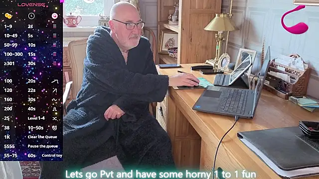 Adamdaddybear online show from April 2026 07:10:01 AM