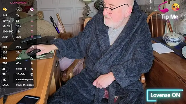 Adamdaddybear online show from December 2025 08:14:01 AM