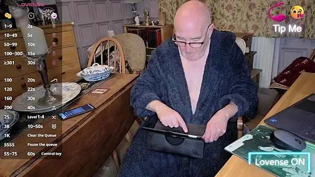 Adamdaddybear online show from November 2025 09:08:02 PM