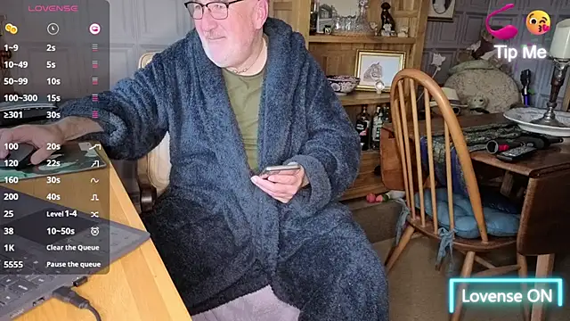 Adamdaddybear online show from October 2025 07:42:02 AM