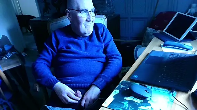 Adamdaddybear online show from March 2025 03:29:02 PM