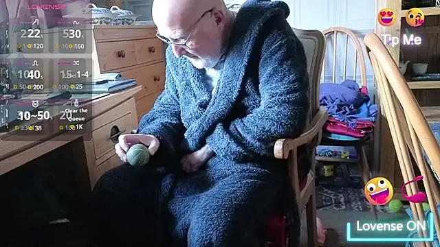 Adamdaddybear online show from September 2025 07:37:02 AM