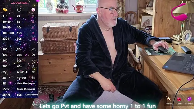 Adamdaddybear online show from April 2026 01:28:01 PM