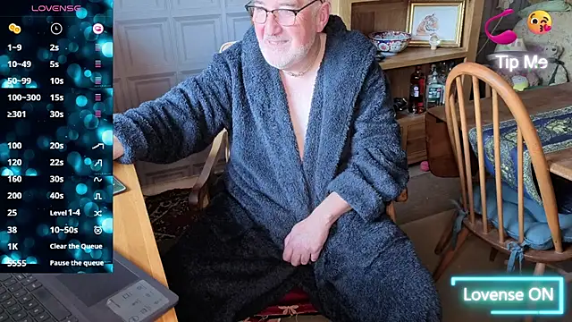 Adamdaddybear online show from October 2025 08:15:01 AM