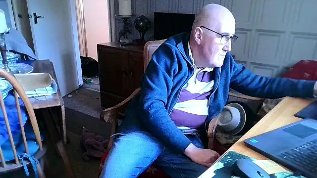 Adamdaddybear online show from February 2025 01:41:02 PM
