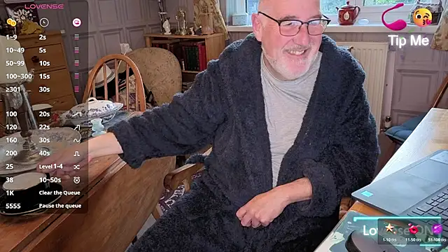 Adamdaddybear online show from October 2025 07:29:02 AM