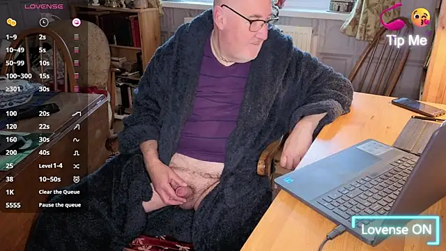 Adamdaddybear online show from November 2025 08:06:02 AM