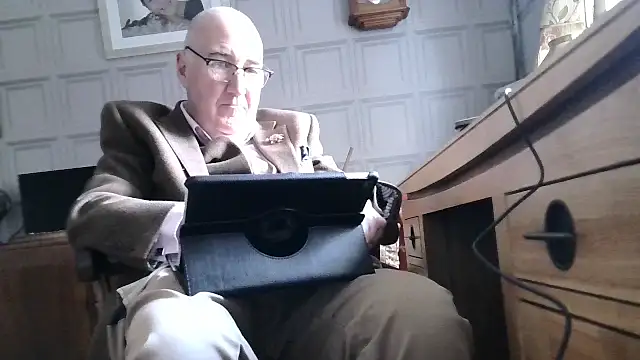 Adamdaddybear online show from February 2025 03:05:01 PM