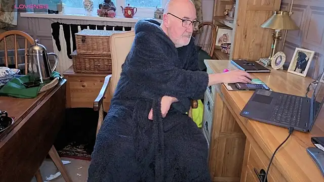 Adamdaddybear online show from January 2026 08:29:01 AM