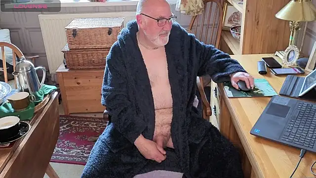 Adamdaddybear online show from April 2026 07:37:02 AM