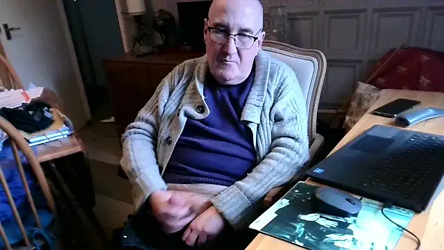 Adamdaddybear online show from February 2025 03:27:01 PM