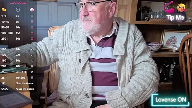 Adamdaddybear online show from October 2025 12:50:01 PM