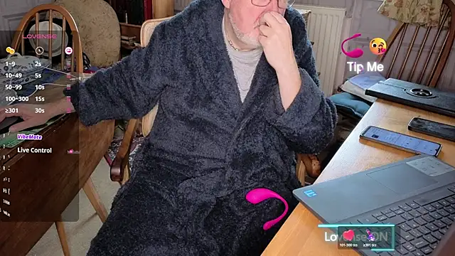 Adamdaddybear online show from November 2025 09:36:02 AM