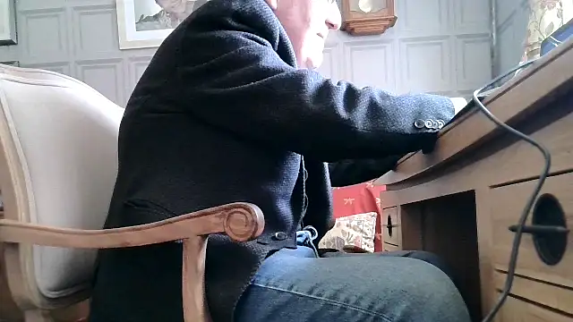 Adamdaddybear online show from February 2025 02:20:02 PM