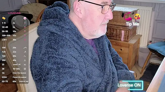 Adamdaddybear online show from November 2025 08:26:02 AM